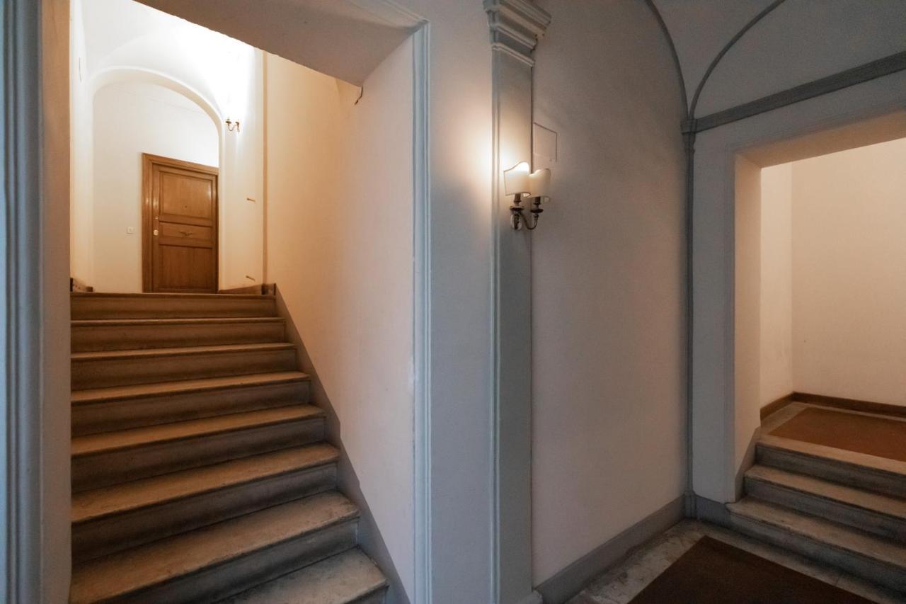 דירות רומא Chic And Style In Historical Via Giulia מראה חיצוני תמונה